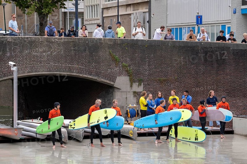 Surfing facility in the city centre of Rotterdam, Rif010, supposedly the world's first wave facility for surfers in a city, in the Steigersgracht, a 130 metre long and 21 metre wide wave pool was built in the existing canal, waves up to 1.5 metres high can be generated, every 7 seconds a wave breaks for the surfers, the 4.5 million litres in the pool, water is moved by 8 wave machines, Netherlands