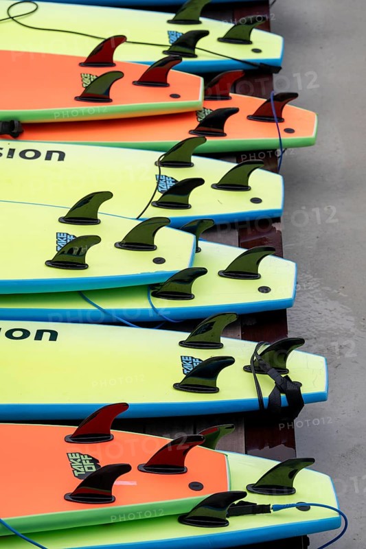 Surfboards, fins, surfing facility in the city centre of Rotterdam, Rif010, supposedly the world's first wave facility for surfers in a city, in the Steigersgracht, a 130 metre long and 21 metre wide wave pool was built in the existing canal, waves up to 1.5 metres high can be generated, every 7 seconds a wave breaks for the surfers, the 4.5 million litres, in the pool, water is moved by 8 wave machines, Netherlands