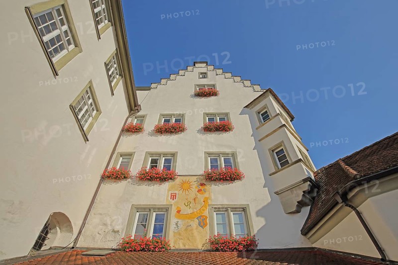 Historic gate castle with stepped gable, oriel and wall painting, wall painting, view upwards, town gate, town tower, Bärenplatz, Tettnang, Lake Constance area, Baden-Württemberg, Germany, Europe