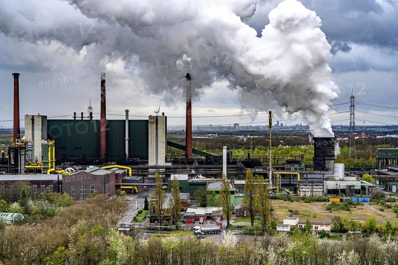 Prosper coking plant, operated by the ArcelorMittal steel group, 146 coke ovens with a daily output of 5500 tonnes of coke, Bottrop, Löschwolke, North Rhine-Westphalia, Germany, Europe