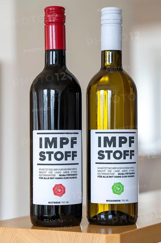 Marketing campaign by the company In-Spirit from Hövelhof, wine named as a vaccine, beverage brand with the witty note: Does not protect against viruses, but makes the situation a little more relaxed. Ask our winemaker about risks and side effects, wine from Lower Austria, white grape is Grüner Veltliner, red Zweigelt, sold in supermarkets and elsewhere