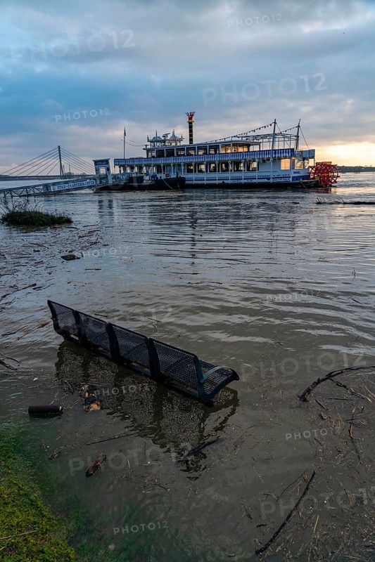 Rhine floods, riverbank promenade in Wesel, some of the river water is already spilling onto the paths, jetty of the excursion boat River Lady, Wesel, North Rhine-Westphalia, Germany, Europe