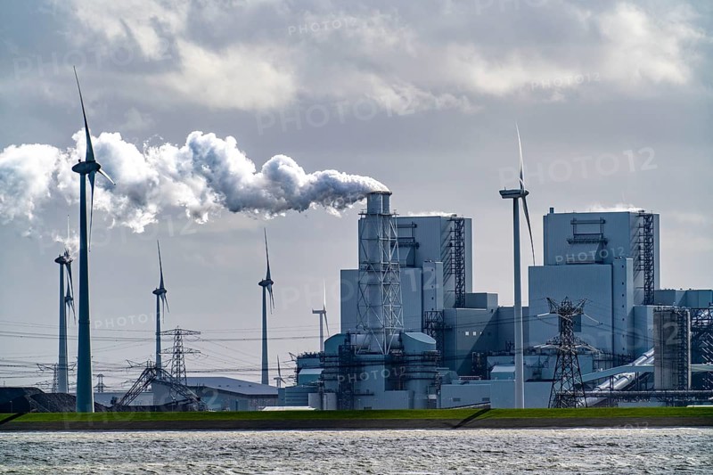 Energie Park Eemshaven, various power plants and the Westereems and Growind wind farms, a total of over 80 wind turbines, RWE coal-fired power plant Eemshaven, 2 power plant units, at the seaport of Eemshaven, province of Groningen, in the north-west of the Netherlands