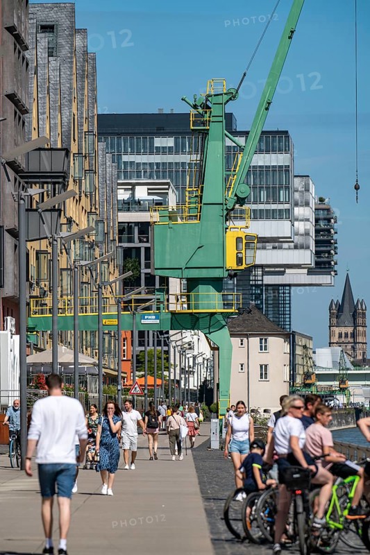 The Crane Houses in Cologne South, on the Rhine, at the old customs harbour, high-rise residential and office buildings, Cologne, North Rhine-Westphalia, Germany, The Crane Houses in Cologne South, on the Rhine, at the old customs harbour, high-rise residential and office buildings, Promenade on the Rhine, Cologne, North Rhine-Westphalia, Germany, Europe