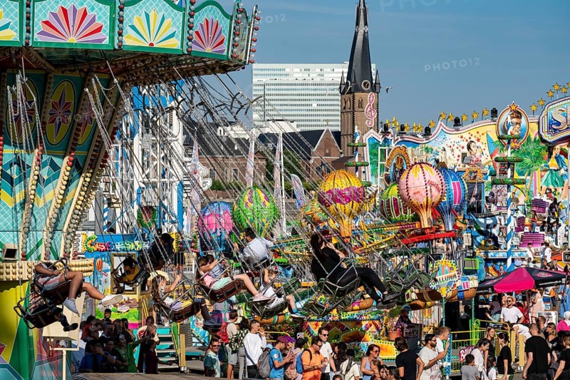 The Rhine Fair in Düsseldorf, in the Rhine meadows in the Oberkassel district, on the Rhine, North Rhine-Westphalia, Germany, chain carousel, Europe