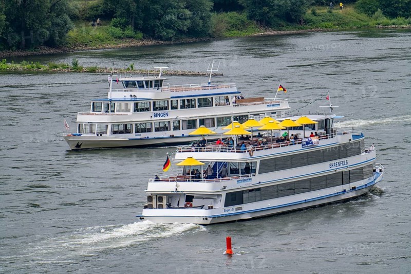 Excursion boats Bingen and Ehrenfels, of the Bingen-Rüdesheim shipping company, on the Rhine, near Lorch, Hesse, Germany, Europe