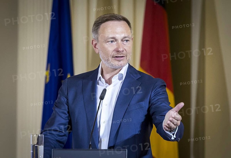 Handover of the reports of the expert commissions 'Citizens' Income Tax' and 'Simplified Corporate Tax' at the specialist event 'Simplified and Citizens' Tax, the expert commissions present their findings' at the Federal Ministry of Finance with Christian Lindner (FDP), Federal Minister of Finance, among others. 'Photographed on behalf of the Federal Ministry of Finance'