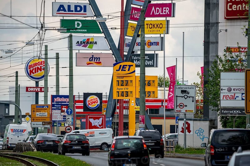 Dorstener Straße, B226, at the Hannibal Center shopping centre, many signs, signposts, billboards, Herne, North Rhine-Westphalia, Germany, Europe