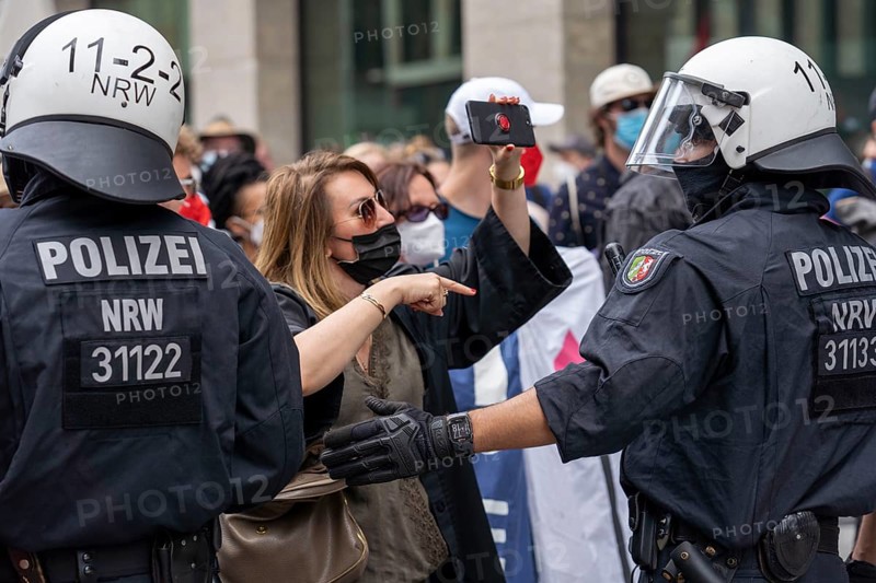 Police operation at a demonstration against the planned assembly law in North Rhine-Westphalia, in Düsseldorf, various left-wing groups and football fans, Ultras, from Fortuna Düsseldorf and 1.FC Köln, protest, North Rhine-Westphalia, Germany, Europe