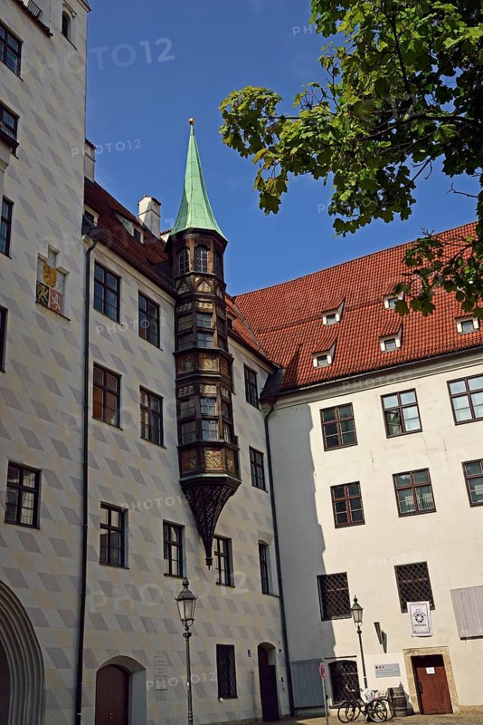 Europe, Germany, Bavaria, state capital Munich, Old Town, Alter Hof, built in 1253 by Ludwig the Strict, Gothic bay window, Europe