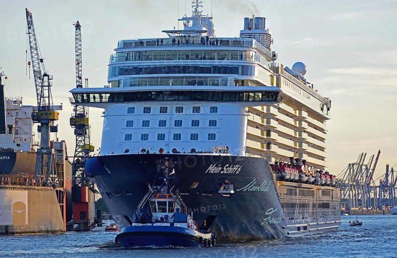 Germany, Hamburg, harbour, cruise ship, Mein Schiff 6, Europe