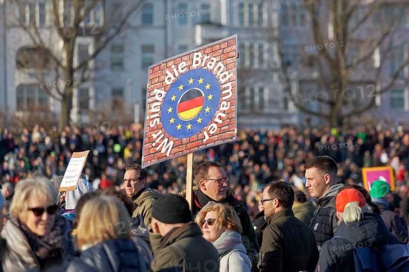 Banner with the inscription Wir sind die Brandmauer, large demonstration against right-wing extremism and AfD on 27 January 2024 in Düsseldorf, North Rhine-Westphalia, Germany, Europe