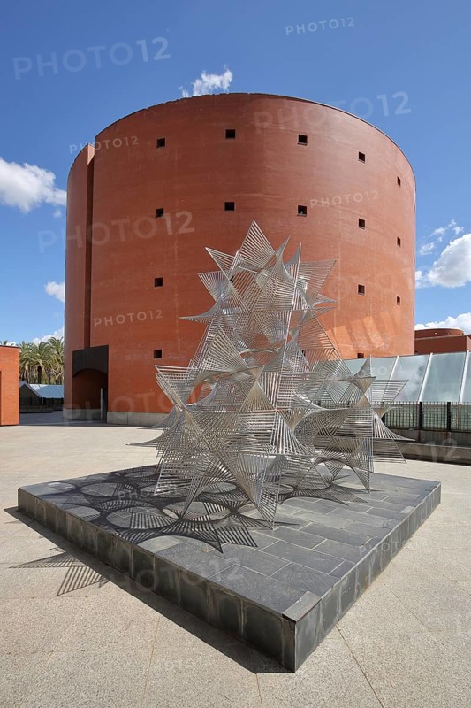 Modern Art Museum Museo Extremeno Iberoamericano Arte Contemporaneo with sculpture Don del Artista by Angel Duarte Jimenez 1991, gift of the artist, Artist, Badajoz, Extremadura, Spain, Europe