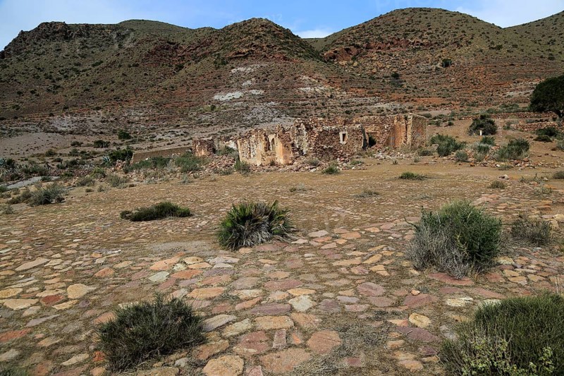 Abandoned farmhouse building near Presillas Bajas, Cabo de Gata national park, Almeria, Spain, Europe
