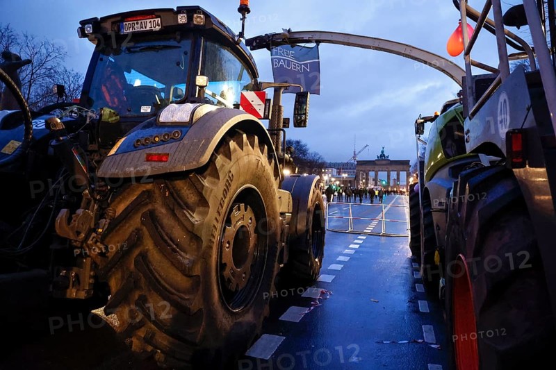 Thousands of farmers demonstrate with their tractors against the planned cancellation of the agricultural diesel subsidy at the Brandenburg Gate, Berlin, 15.01.2024