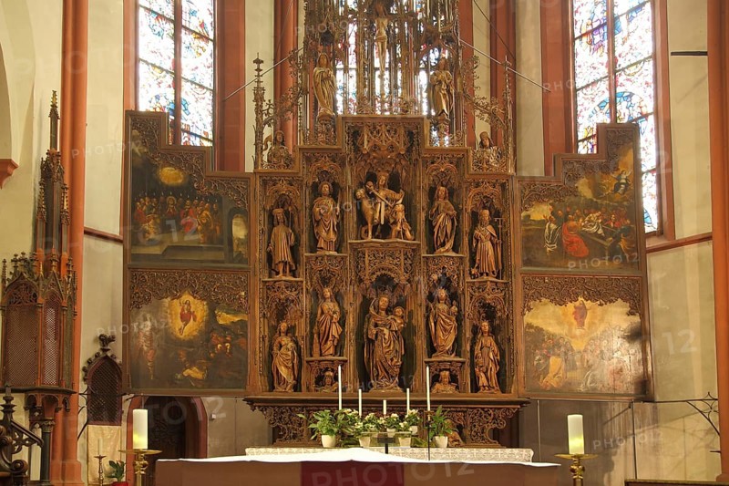 Interior view of the folding altar of the UNESCO St Martin's Church built in 1483, high altar, wood carving, figures, arts and crafts, painting, Saint, Lorch, Rheingau, Taunus, Hesse, Upper Middle Rhine Valley, Germany, Europe