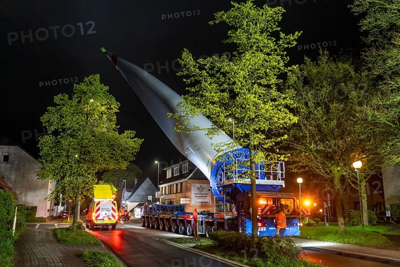 Transport of a 68 metre long, 22 tonne blade of a wind turbine, here in Breckerfeld-Waldbauer, with a self-propelled Blade-Lifter vehicle, over a 40 km long route, over 2 nights, in the Bergisches Land, through towns, villages, on country roads, narrow through roads, to the construction site of the wind turbine near Hagen, North Rhine-Westphalia, Germany, Europe