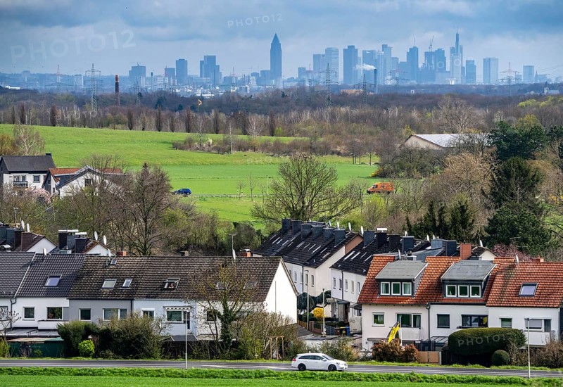 View from the village of Weilbach, a district of Flörsheim am Main in the Main-Taunus district of southern Hesse, to the skyline of Frankfurt am Main, Hesse, Germany, 17 kilometres away as the crow flies, Europe