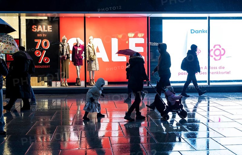 Sale, clearance sale at Galeria Kaufhaus an der Hauptwache, at Große Eschenheimer Straße and pedestrian zone Zeil, Frankfurt am Main, Hesse, Germany, Europe