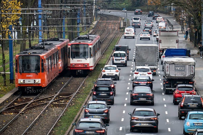City centre traffic, 3-lane Westfalendamm, federal road B1, heavy traffic, tram line runs parallel, public transport, North Rhine-Westphalia, Germany, Dortmund, Europe