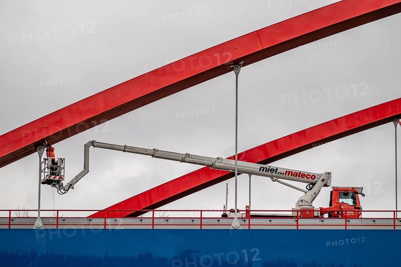 A42 motorway bridge, over the Rhine-Herne Canal, with massive structural damage, technician examines the construction, laser sensor on the bridge, completely closed for the next few months, between the Bottrop-Süd and Essen-Nord junctions, probably for trucks until a new bridge is built, North Rhine-Westphalia, Germany, Europe