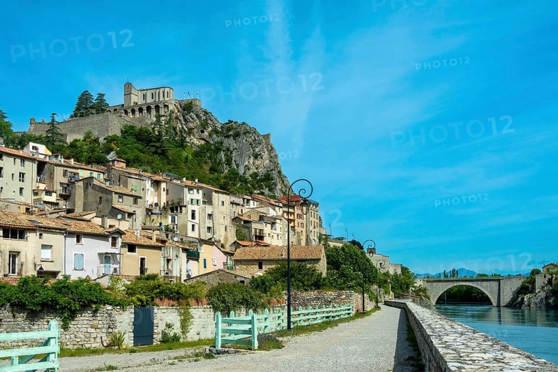 Sisteron. View of the city at the foot of the Citadel. Alpes-de-Haute-Provence. Provence-Alpes-Côte d'Azur. France
