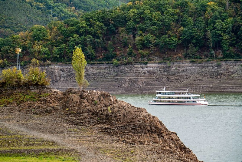 The Edersee, near Waldeck, the third largest reservoir in Germany, currently has only just under 13% of its normal level, the lake was last full in May 2022, dried up due to lack of rain, excursion boat Edersee Star, the water level is a good 25 metres below the normal level, Hesse, Germany, Europe