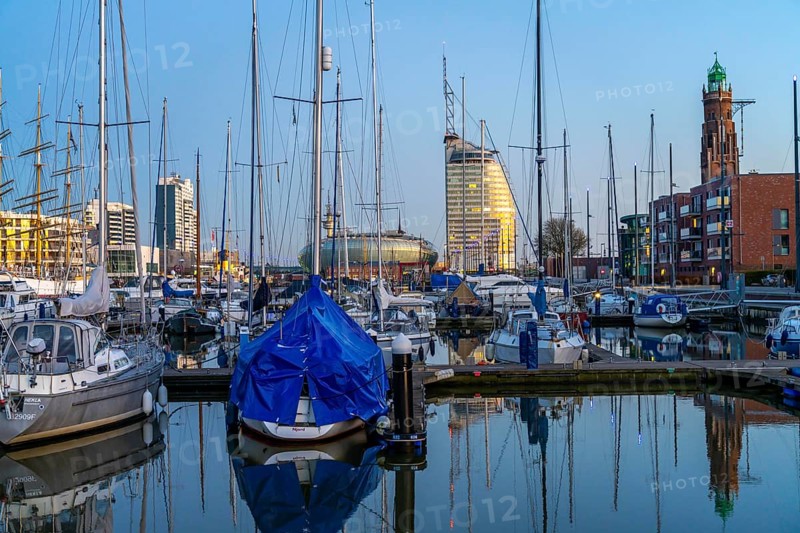 New harbour, harbour basin, harbour district, residential buildings, office buildings, Sail City building, hotel, Klimahaus Bremerhaven, marina and museum ships, part of the Harbour Worlds, in Bremerhaven, Bremen, Germany, Europe