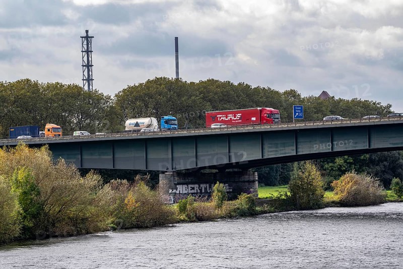 The Berlin Bridge, motorway A59, over the Duisburg port area, 1.8 km long, has a remaining useful life until 2029, due to various damages, such as hairline cracks in the steel girders, the bridge piers have already been temporarily renovated, the bridge, important north-south axis in the Ruhr area, is already closed for heavy goods vehicles, Duisburg, North Rhine-Westphalia, Germany, Europe