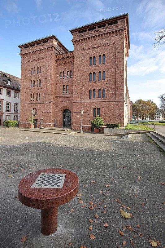 Proviant Magazin building built in 1867 with carnival museum, table with chessboard, Old Town, Mainz, Rhine-Hesse region, Rhineland-Palatinate, Germany, Europe