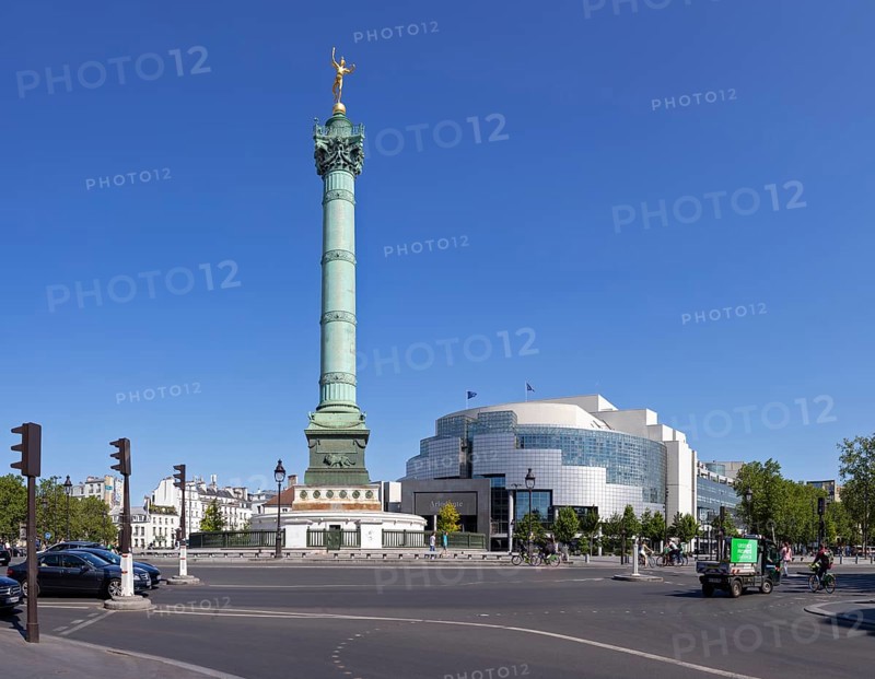 Victory Column on a large, sunny square in front of modern architecture, Paris