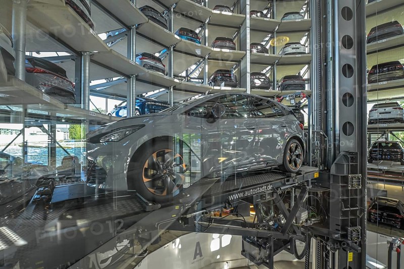 Car tower interior, lift, vehicles, Autostadt Volkswagen, Wolfsburg, Lower Saxony, Germany, Europe