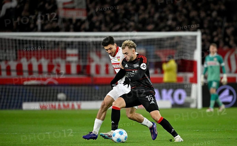 Duel, action Loenidas Stergiou VfB Stuttgart (20) against Benedict Hollerbach 1. FC Union Berlin FCU (16) MHPArena, MHP Arena Stuttgart, Baden-Württemberg, Germany, Europe