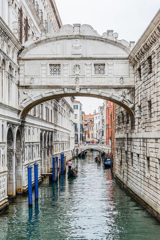 Gondola guide, old town, historical, canal, gondola, tourism, travel, city trip, architecture, white, Venice, Italy, Europe
