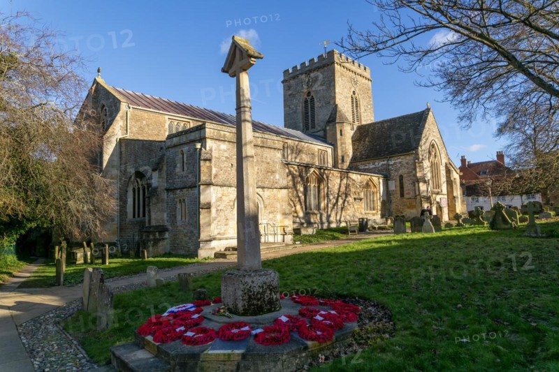 War memorial in churchyard, church of Saint Peter and Paul, Wantage, Oxfordshire, England, UK