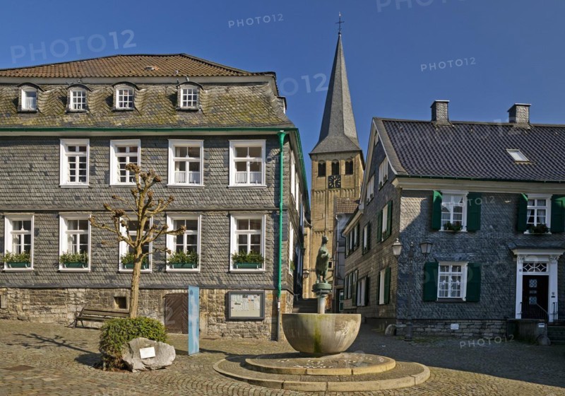 Historic upper town with horse fountain and church tower of St. Lambertus, Mettmann, Bergisches Land, North Rhine-Westphalia, Germany, Europe