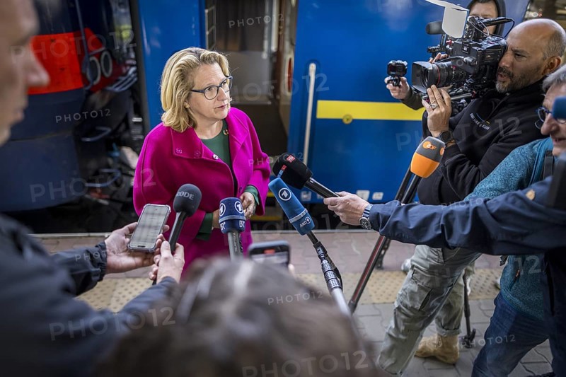 Svenja Schulze (SPD), Federal Minister for Economic Cooperation and Development, photographed during her trip to Ukraine. Here during a press statement after her arrival at the railway station in Kiev, 'Photographed on behalf of the Federal Ministry for Economic Cooperation and Development'