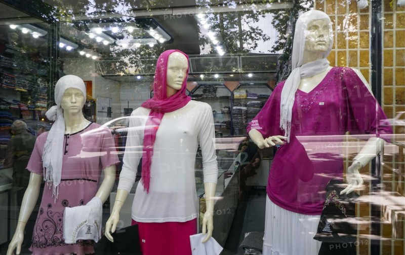 Mannequins with headscarves in a boutique in Tehran, 17.05.2016