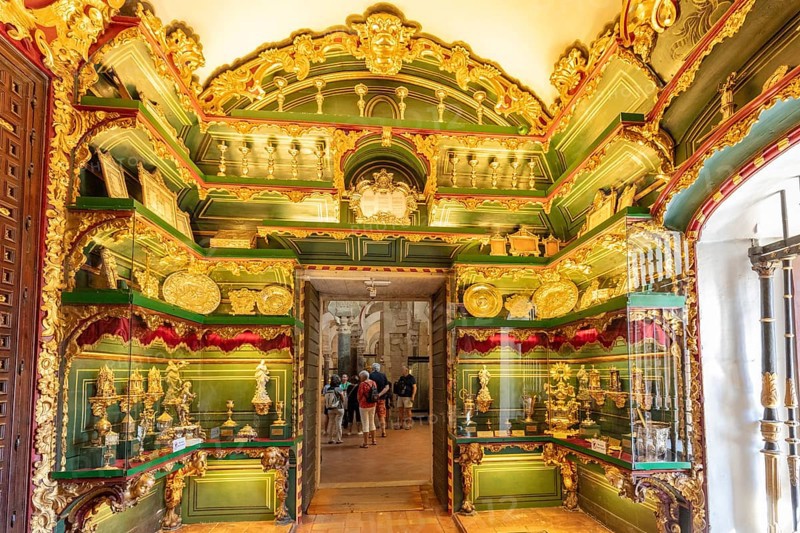 Sacred room with ornate gold decorations and decorative elements, Cordoba