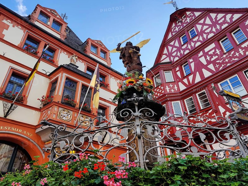 St Michael's Fountain with town hall and gabled half-timbered house, medieval market square, old town, Bernkastel-Kues, Middle Moselle, Rhineland-Palatinate, Germany, Europe