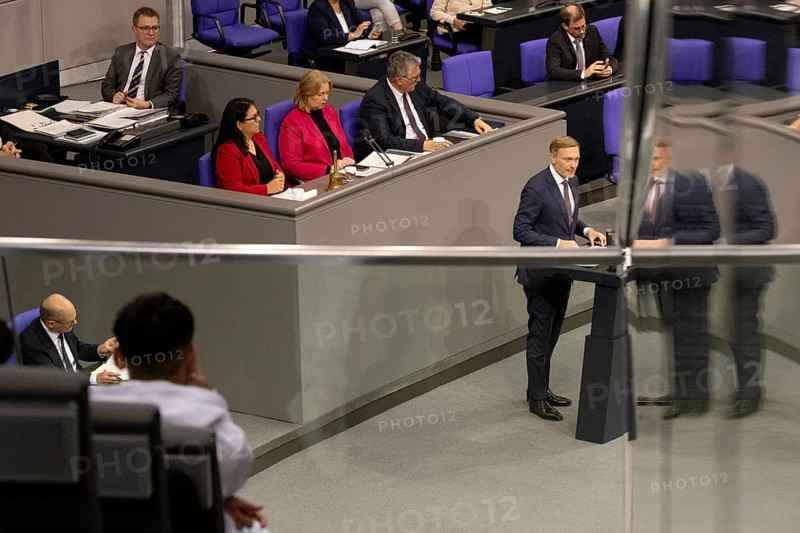 Olaf Scholz (Chancellor of the Federal Republic of Germany, SPD) during the government statement on the current situation in the Bundestag on 13 November 2024
