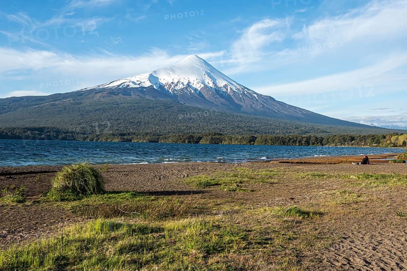 Beach Playa Ensenada, lake Llanquihue, volcano Osorno, chilenean lake district, Los Lagos region, Chile, South America