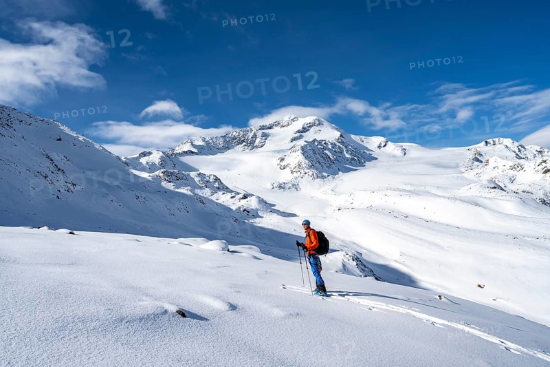Ski tourers in a snow-covered mountain landscape, mountain peak Monte Cevedale and glacier Zufallferner, ascent to the summit Köllkuppe or Cima Marmota, Ortler Alps, Vinschgau Valley, Italy, Europe