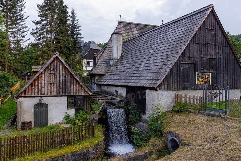 Situated on the Sehma, the Frohnau hammer became Saxony's first technical monument in 1907 and is Germany's oldest blacksmith museum. In addition to the hammer mill and the manor house, the museum complex includes an exhibition on forged products, a free-form hammer, a mechanical Heimatberg as well as a lace-making parlour and restaurant in the manor house. The monument is part of the Erzgebirge/Krušnohorí mining region, which has been a UNESCO World Heritage Site since 2019., Frohnauer Hammer, Annaberg Buchholz, Saxony, Germany, Europe