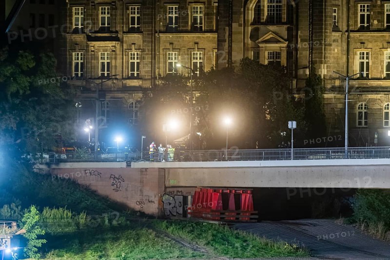In the early hours of the morning, a section of the Carola Bridge collapsed for unknown reasons. Over a length of around 100 metres, the section on which the trams normally run collapsed into the Elbe. Demolition of the collapsed section of the bridge began during the night of 13 September, and heavy equipment was used for this purpose. Demolition of the collapsed bridge sections of the Carola Bridge in Dresden, Dresden, Saxony, Germany, Europe