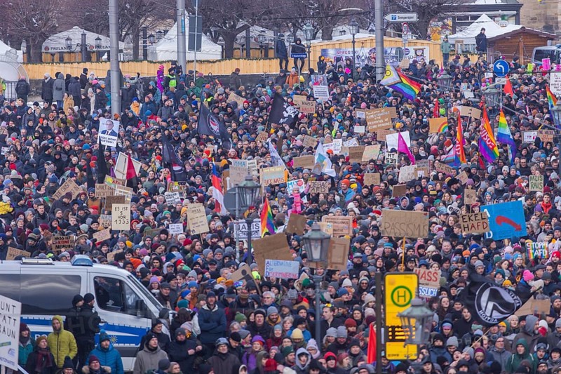 Several thousand people protested on Sunday in Dresden and elsewhere, against the AfD and in favour of democracy. Similar demonstrations have been taking place in many German cities for days. Between 25, 000 and 40, 000 participants were estimated. The demonstration marches along Schlosstraße through the city centre, Dresden, Saxony, Germany, Europe