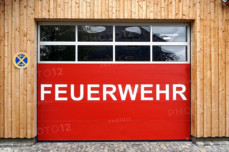 Roller shutter door with fire brigade inscription, Pfronten, 12/10/2021