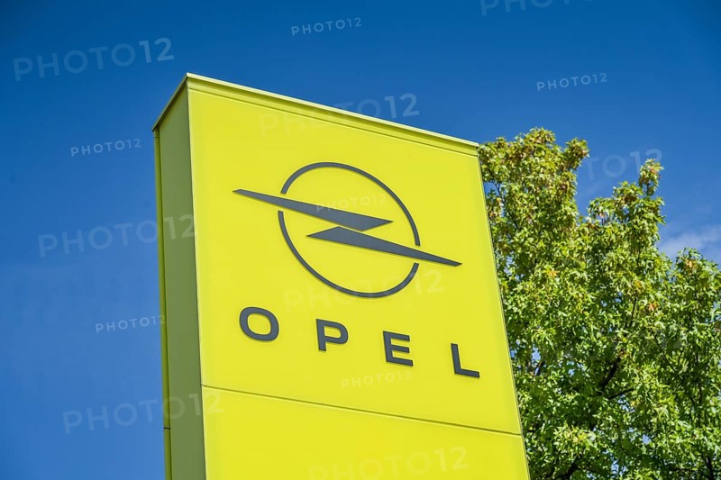 Opel logo, Adam Opel House, headquarters, main administration, Opel plant, Rugbyring, Friedrich-Lutzmann-Ring, Rüsselsheim, Hesse, Germany, Europe