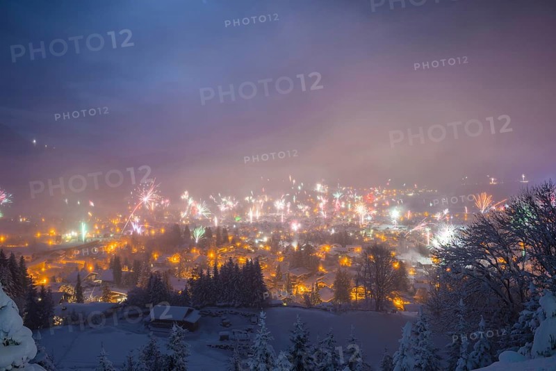 New Year's Eve fireworks, Oberstdorf, Allgäu Alps, Allgäu, Bavaria, Germany, Europe