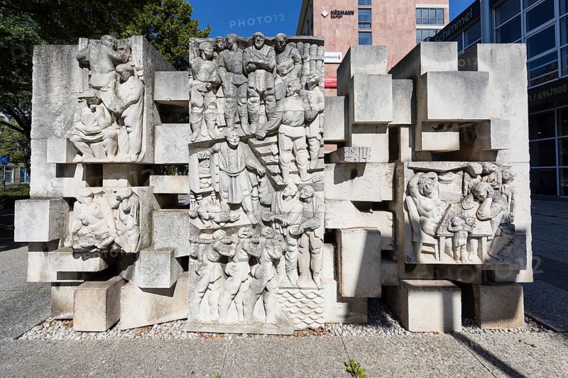 One of the 3 historical relief walls based on Bertold Brecht's praise poems, here Lob des Revolutionärs by Eberhard Roßdeutscher, Brückenstraße, Chemnitz, Saxony, Germany, Europe